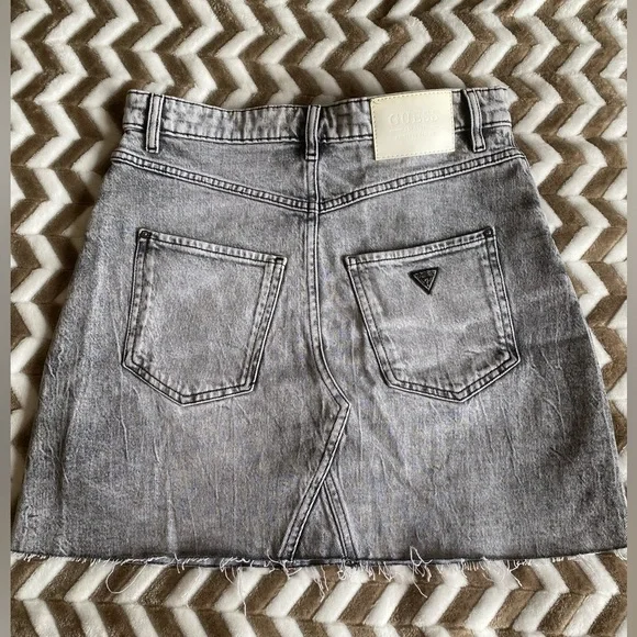 NWOT! GUESS Denim skirts Sz 28 - Picture 8 of 17